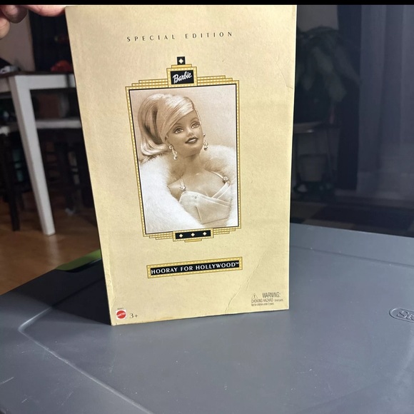 Hooray For Hollywood Special Edition Barbie Doll #56901 NRFB - Picture 2 of 6